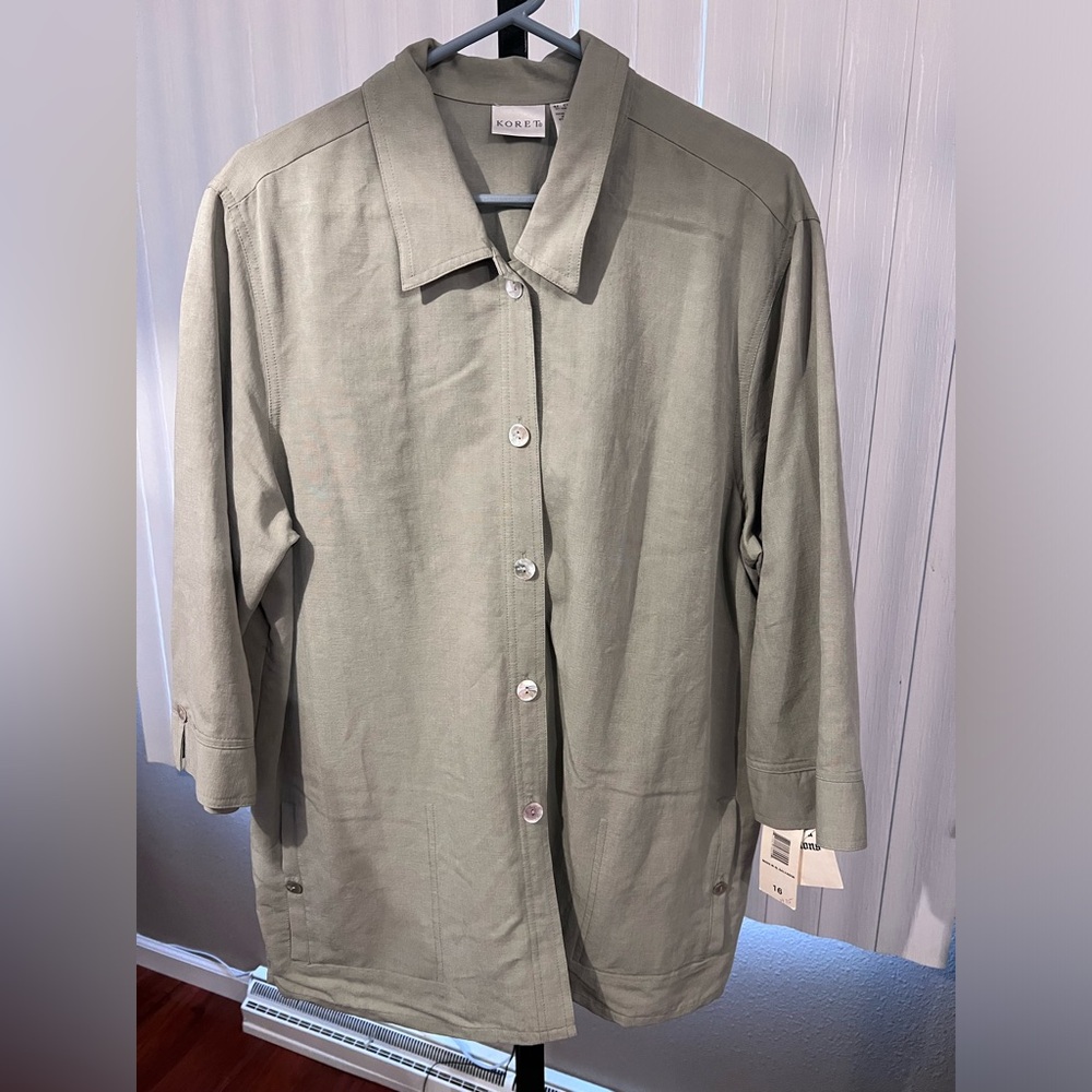 Koret Women’s Beige Button Up Long Sleeve Shirt Size 16 NWT